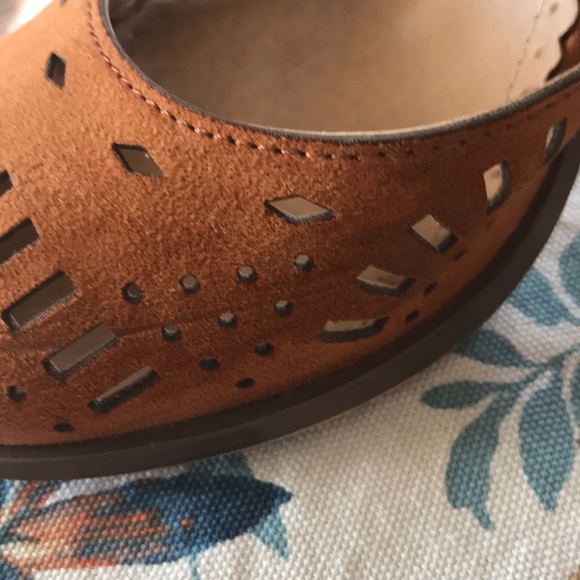 Altard State Heels - Picture 2 of 3